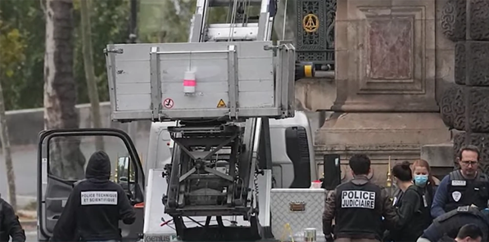 Museum Louvre Paris dibobol lagi, Minggu (19/10/2025)/Foto: tangkap layar YouTube Business Standar